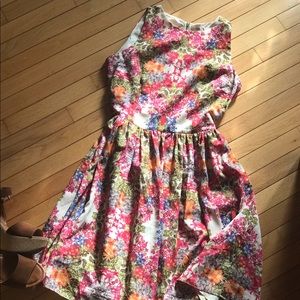 • Floral Maggy London Dress! Size 10 •